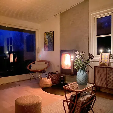 Cozy House By Sea In Hindbaerhytten