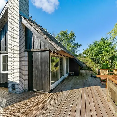 Cozy House By Sea In Hindbaerhytten