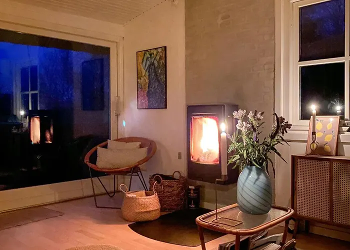 Cozy House By Sea In Hindbaerhytten